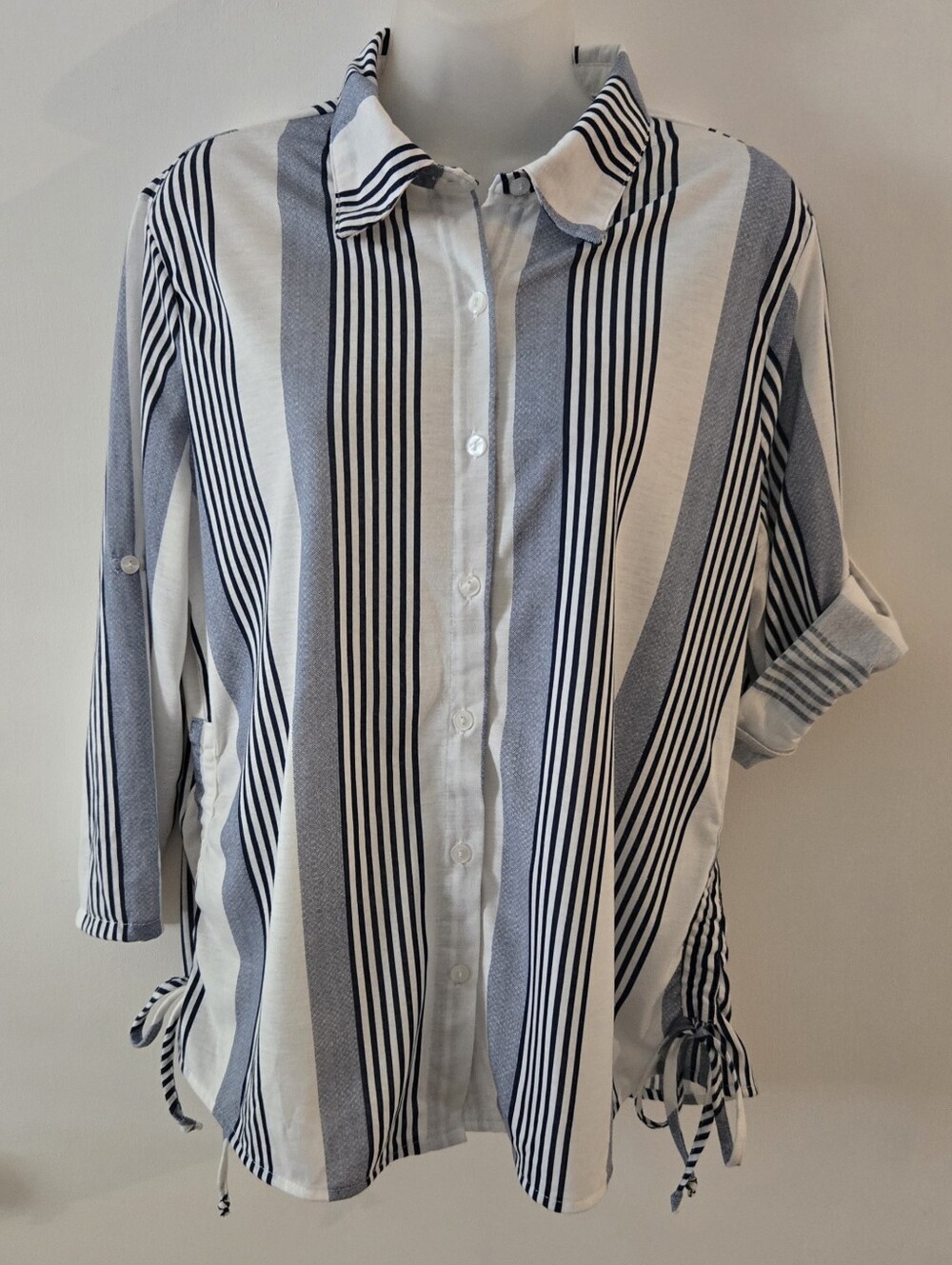 Eden & Olivia Button Down Shirt Sz Large Blue & White Stripes 3/4 Sleeves